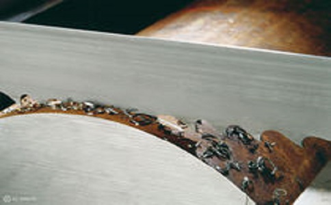 淮北带锯床线速度设定过高，为什么会导致带锯条齿尖发热加速锯条的磨损？